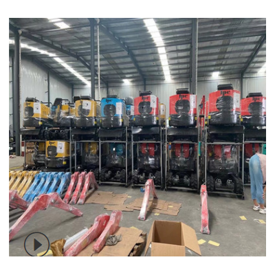 工廠發(fā)貨履帶式遙控割草機(jī) 田園農(nóng)場草坪修剪機(jī) 出口智能剪草機(jī)