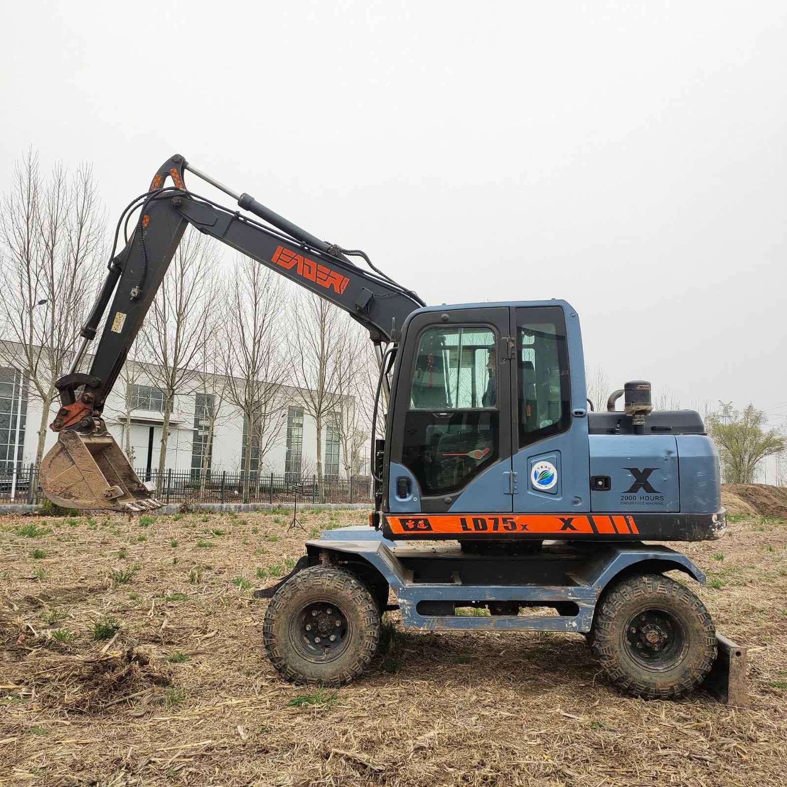 雷道 輪挖 開溝機 旋轉(zhuǎn)挖 農(nóng)用機械 隨車抓 遮木拾裝機 抓鋼機