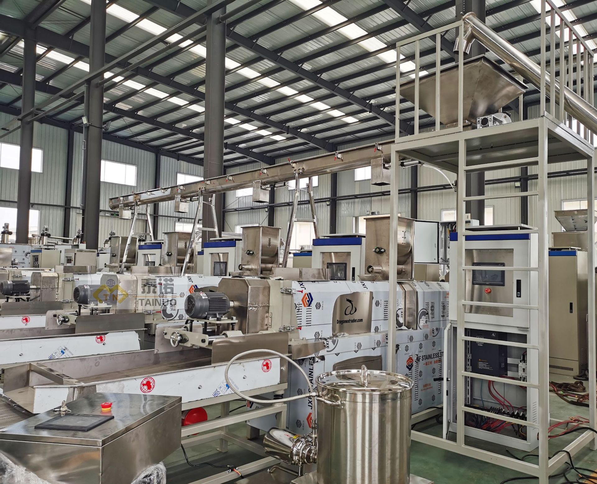 多臺(tái)膨化機(jī)分料器實(shí)拍SYY