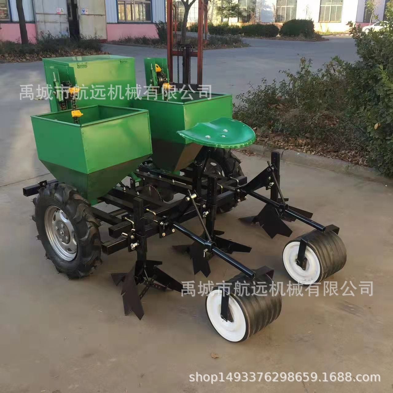 新款雙壟雙行的土豆施肥播種機(jī) 行距65-80cm的馬鈴薯起壟種植機(jī)