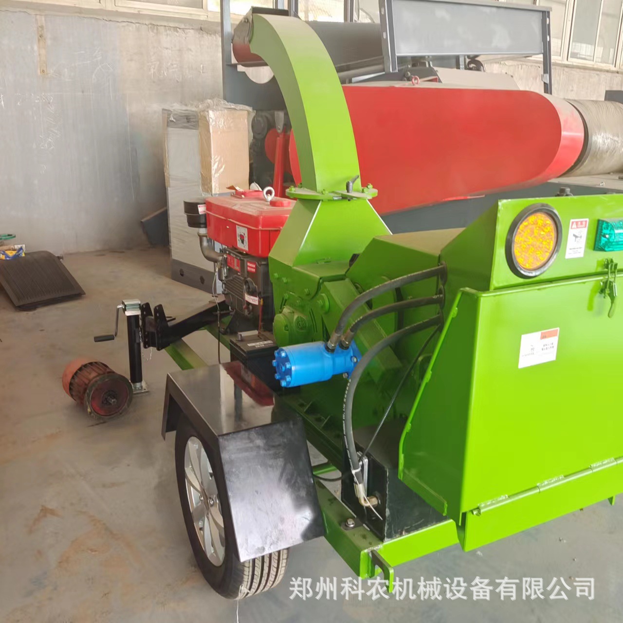 移動(dòng)樹(shù)枝粉碎機(jī)