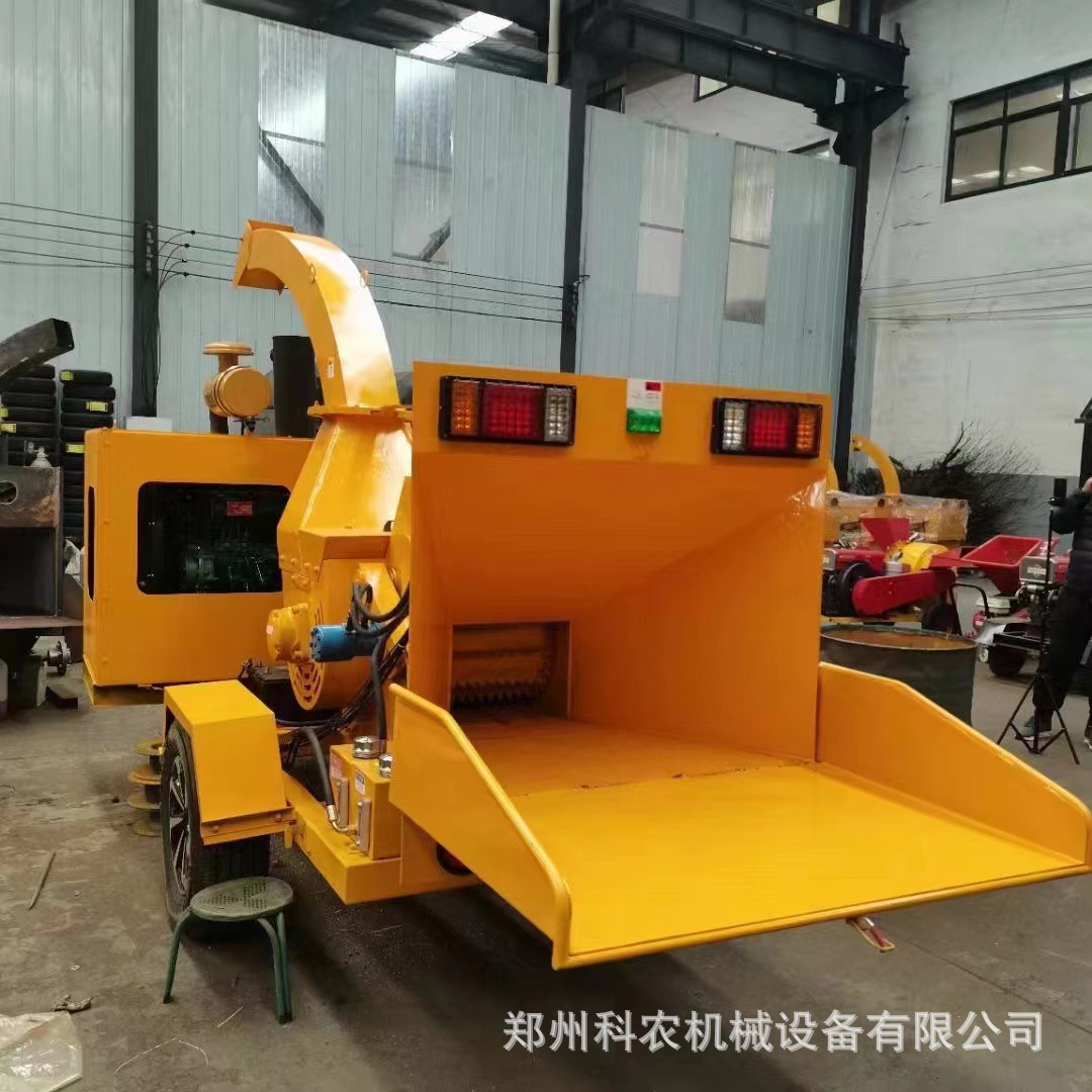 移動(dòng)樹(shù)枝粉碎機(jī)