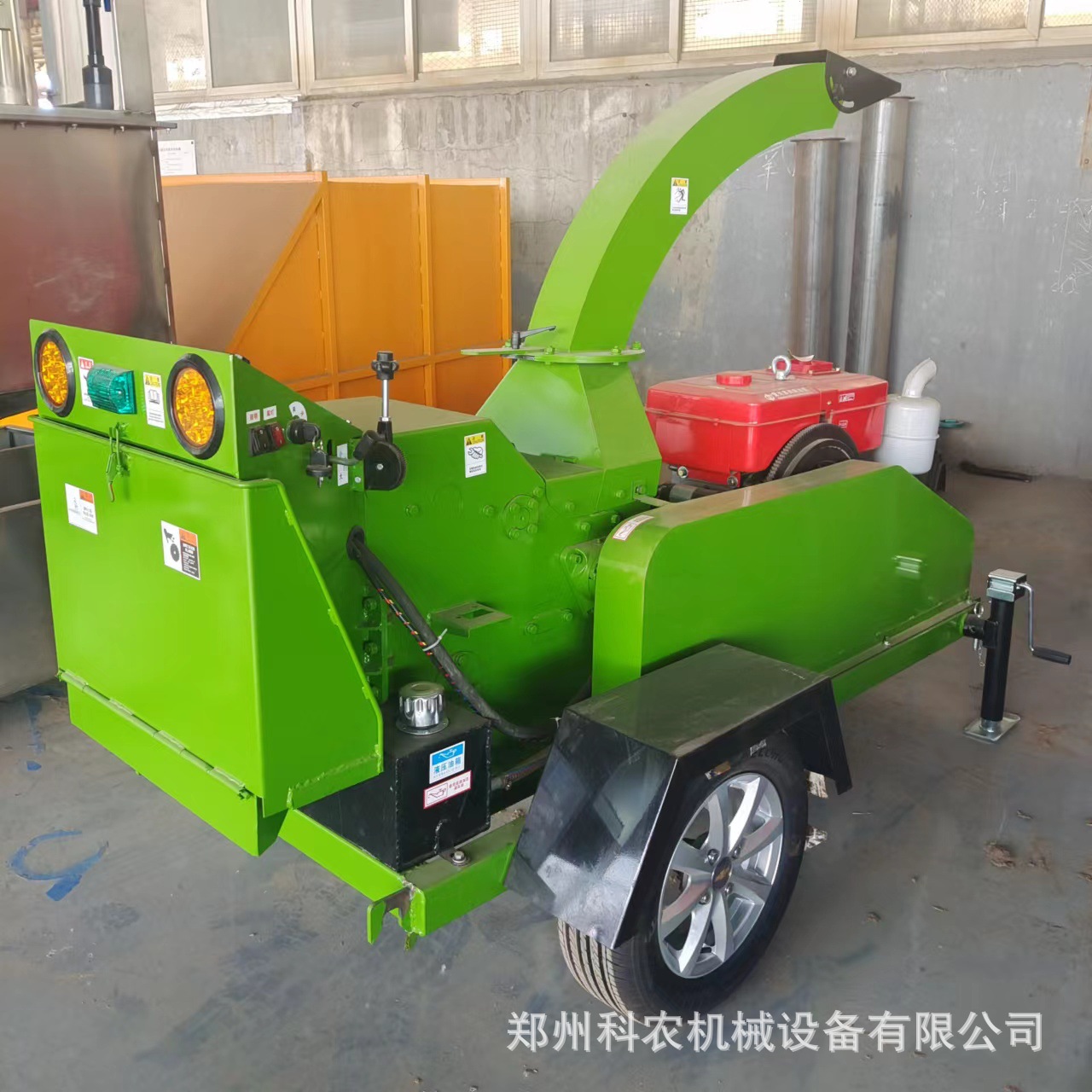 移動(dòng)樹(shù)枝粉碎機(jī)