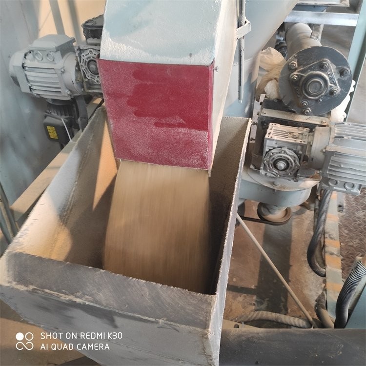 大型飼料生產(chǎn)加工機組 養(yǎng)雞養(yǎng)豬飼料粉碎攪拌機 節(jié)省人力