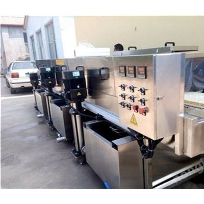 蔬菜周轉(zhuǎn)筐清洗機2