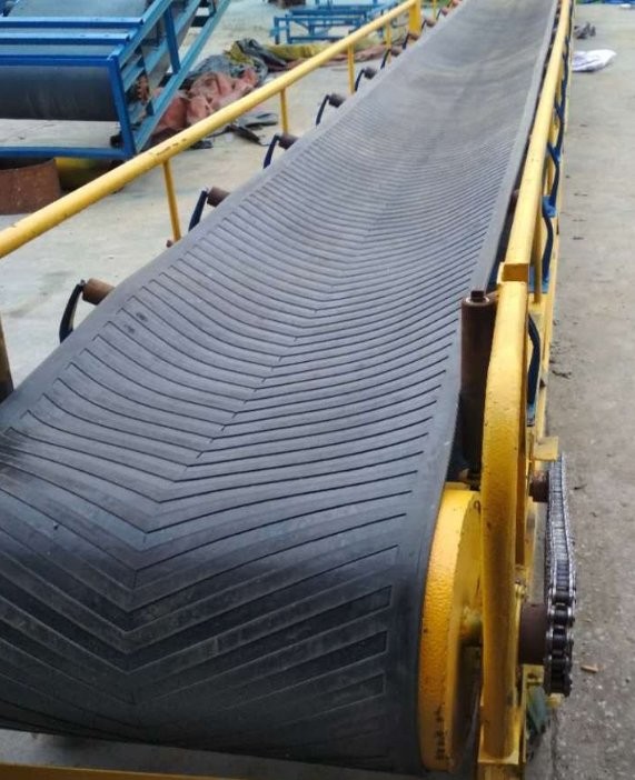 移動(dòng)升降式皮帶輸送機(jī) 袋裝糧食裝車(chē)皮帶機(jī) 運(yùn)行平穩(wěn)