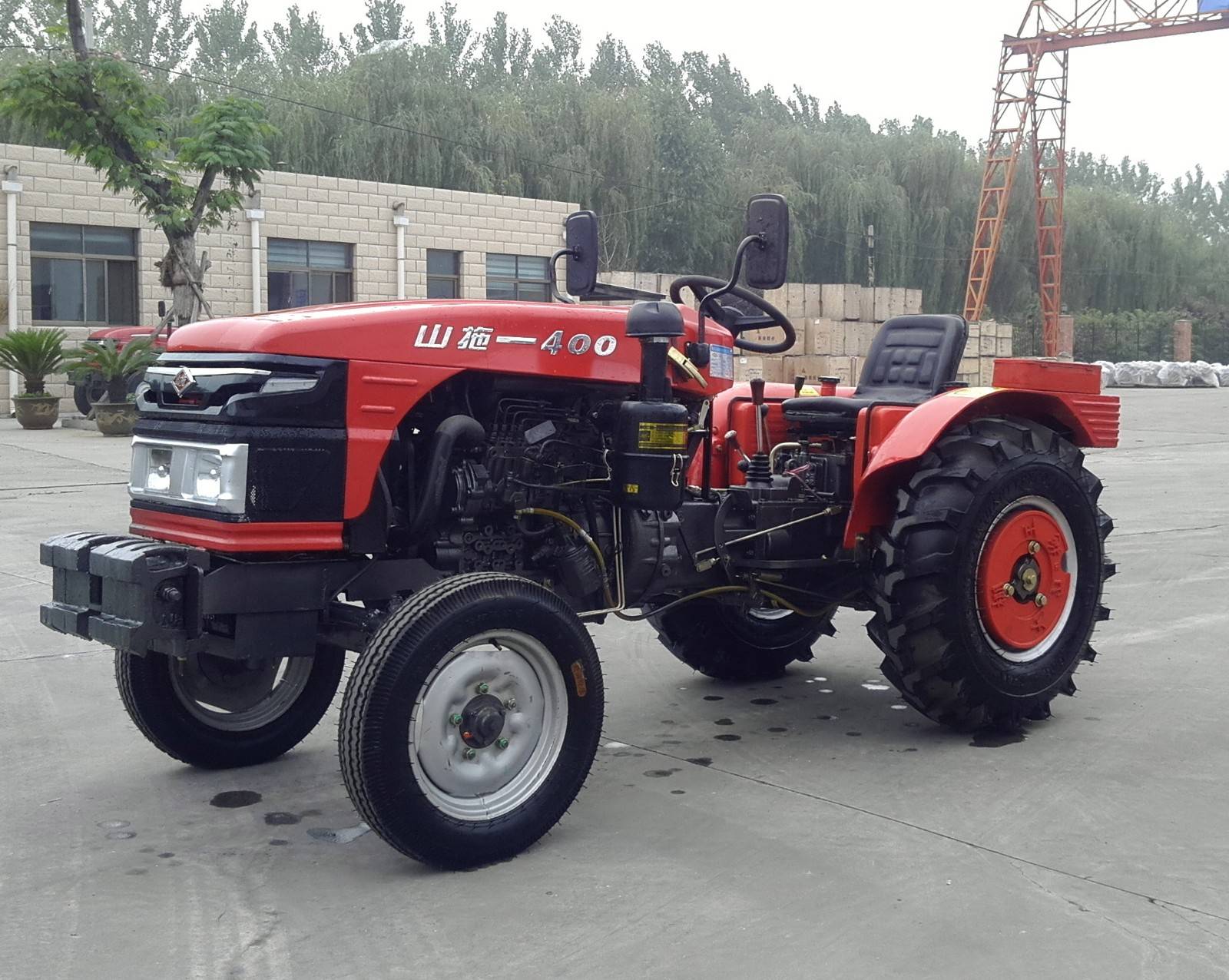 山拖400輪式拖拉機(jī)