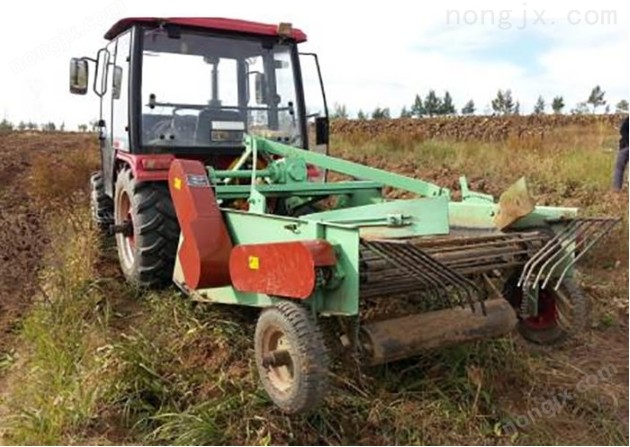 武川興農(nóng)4U-2型馬鈴薯收獲機(jī)