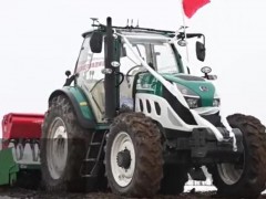 農機“黑科技”：無人駕駛拖拉機駛上雪域高原