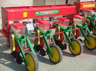 愛(ài)民鼎浩2BYF-4勺輪式精量播種機(jī)（面議）